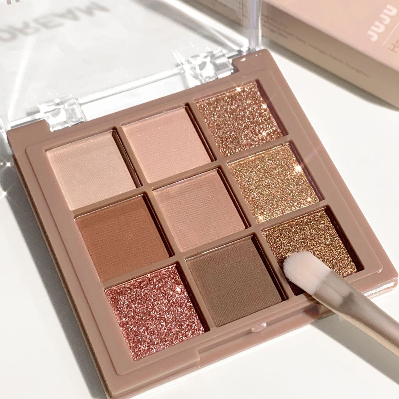 Luxurious 9-18 color eyeshadow - Beauty Huda Makeup review and price